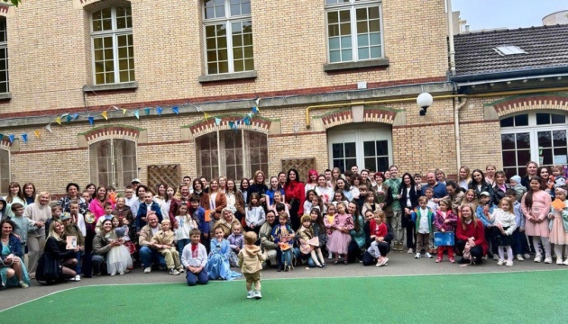 У Парижі завершився навчальний рік у дітей, які здобували освіту українською мовою