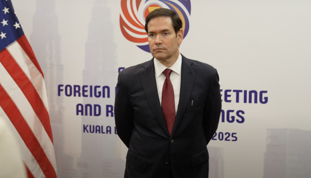 Рубіо та Ван Ї вперше зустрілися під час візиту до Малайзії Рубіо та Ван Ї вперше зустрілися під час візиту до Малайзії