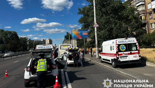 У Києві зіткнулися маршрутка з вантажівкою, дев’ятеро постраждалих У Києві зіткнулися маршрутка з вантажівкою, дев’ятеро постраждалих
