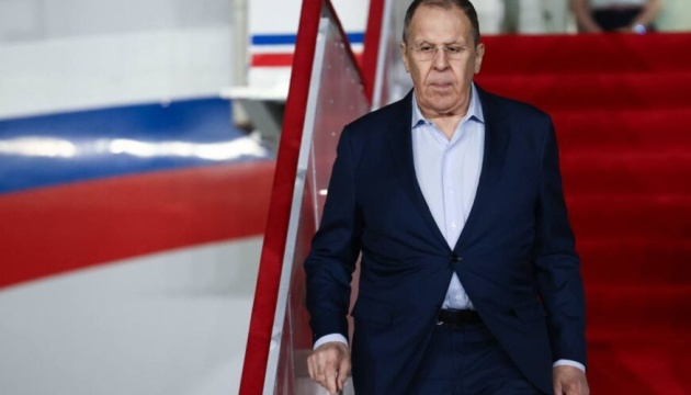 Лавров прибув до КНДР: говоритиме про війну РФ проти України й ситуацію на Корейському півострові Лавров прибув до КНДР: говоритиме про війну РФ проти України й ситуацію на Корейському півострові