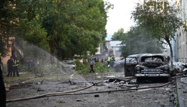 Tscherniwzi, Lwiw, Luzk, Charkiw unter russischem kombiniertem Angriff: Tote und Verletzte, Zerstörung Tscherniwzi, Lwiw, Luzk, Charkiw unter russischem kombiniertem Angriff: Tote und Verletzte, Zerstörung