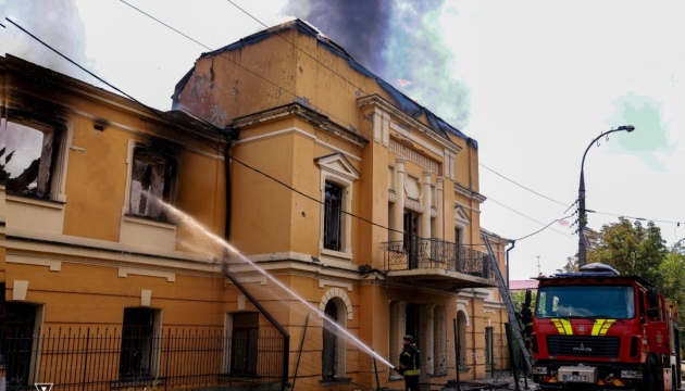 Russians strike rescuers again during fire response in Kherson