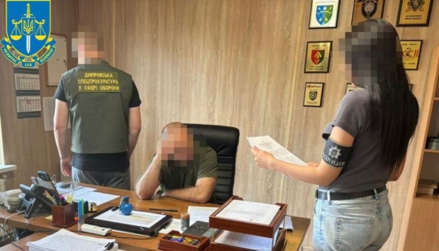 Заступник командира отримав підозру через незаконні виплати сержанту понад 700 тисяч Заступник командира отримав підозру через незаконні виплати сержанту понад 700 тисяч