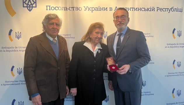 В Аргентині українська активістка отримала відзнаку «Заслужений працівник культури України»