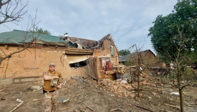 На Вінниччині показали наслідки обстрілу РФ: пошкоджені два підприємства і 18 домогосподарств На Вінниччині показали наслідки обстрілу РФ: пошкоджені два підприємства і 18 домогосподарств