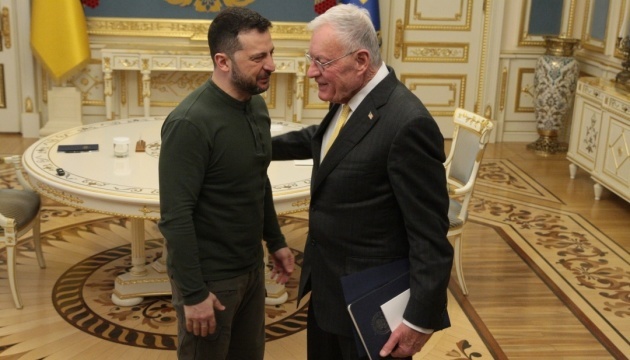 Zelensky dice que Putin teme a EE.UU.: No hubo bombardeos masivos rusos durante la visita del enviado estadounidense