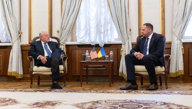 Єрмак і Келлог обговорили повернення депортованих Росією дітей