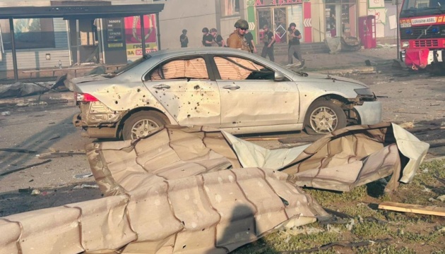 Guerre en Ukraine : Un civil tué et six autres blessés dans des bombardements russes sur la région de Donetsk 