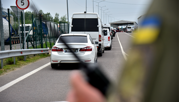 Українці щомісяця перетинають державний кордон у середньому 2,35 мільйона разів - Опендатабот