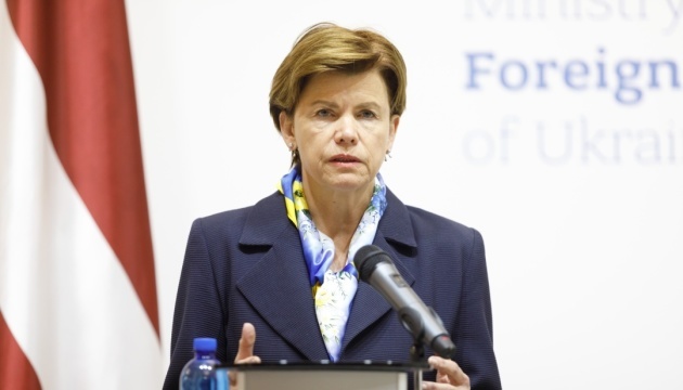 Lettische Außenministerin fordert Trump auf, jetzt Sanktionen gegen Russland zu verhängen, nicht erst in 50 Tagen