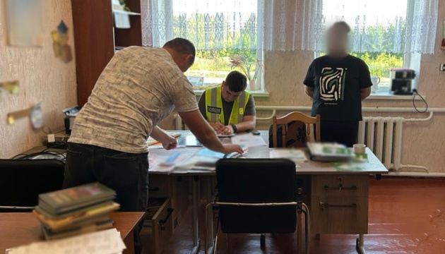 На Житомирщині викрили посадовця, який організував схему ухилення від мобілізації На Житомирщині викрили посадовця, який організував схему ухилення від мобілізації