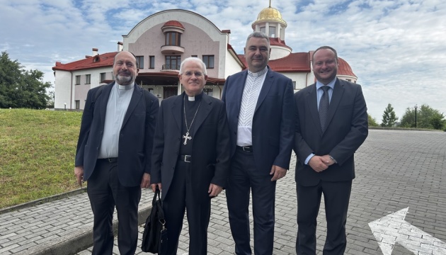 Делегація Комісії католицьких єпископатів ЄС відвідала Україну з візитом солідарності Делегація Комісії католицьких єпископатів ЄС відвідала Україну з візитом солідарності