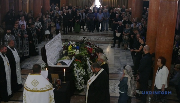 В Ужгороді попрощалися із класиком Закарпатської школи живопису Володимиром Микитою В Ужгороді попрощалися із класиком Закарпатської школи живопису Володимиром Микитою