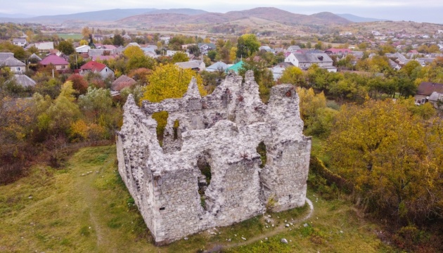 На Закарпатті розпочали реставрацію Середнянського замку
