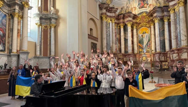 Діти з Харкова подякували Литві концертом у Вільнюсі Діти з Харкова подякували Литві концертом у Вільнюсі