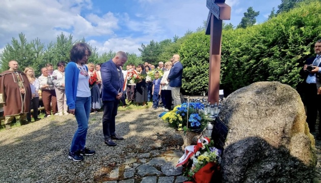 Під час фестивалю «Лемківська ватра» у Польщі вшанування пам’яті переселених українців Під час фестивалю «Лемківська ватра» у Польщі вшанування пам’яті переселених українців