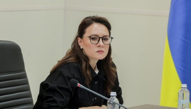 L’Ukraine va intensifier sa production d’armes pour répondre à la Russie, annonce la Première ministre