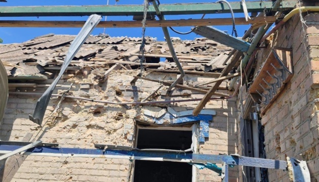Росіяни упродовж дня понад 20 разів атакували Нікопольський район, є пошкодження Росіяни упродовж дня понад 20 разів атакували Нікопольський район, є пошкодження