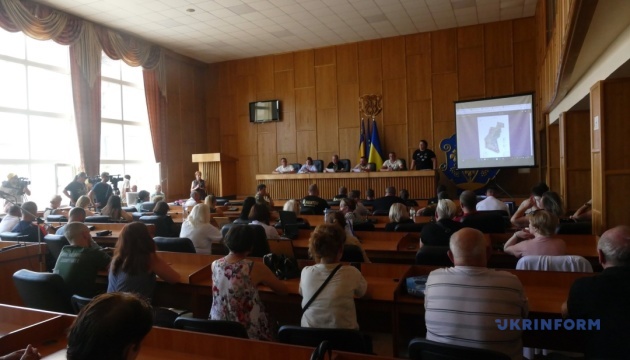 В Ужгороді пройшли громадські слухання щодо поховання полеглих військових біля Пагорбу Слави