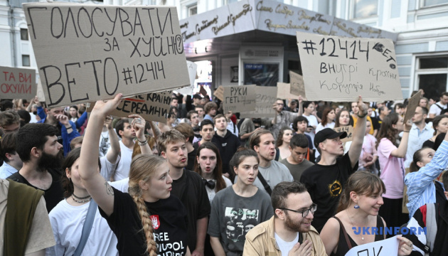 Kyiv activists demand veto of law weakening NABU, SAP independence