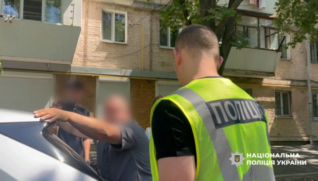 На Одещині затримали працівника районного ТЦК, який за $3 тисячі обіцяв видалити чоловіка з бази розшуку На Одещині затримали працівника районного ТЦК, який за $3 тисячі обіцяв видалити чоловіка з бази розшуку