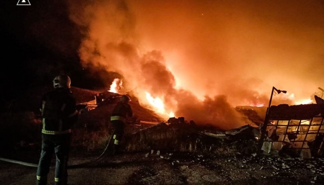 Росія вночі атакувала Миколаїв дронами - горіли склади на підприємствах