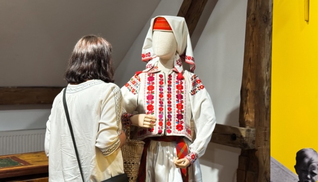 У Польщі проходить виставка «Яворів. Народні барви Розточчя» У Польщі проходить виставка «Яворів. Народні барви Розточчя»