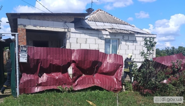 Армія РФ вдарила по Безруках на Харківщині, є пошкодження Армія РФ вдарила по Безруках на Харківщині, є пошкодження