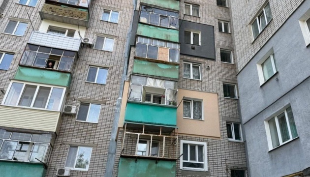 Ворог протягом дня обстріляв два райони Дніпропетровщини - постраждав чоловік, пошкоджені будівлі Ворог протягом дня обстріляв два райони Дніпропетровщини - постраждав чоловік, пошкоджені будівлі