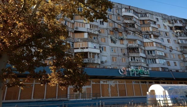 Guerre en Ukraine : Un mort et cinq blessés dans des bombardements russes sur la région de Kherson 