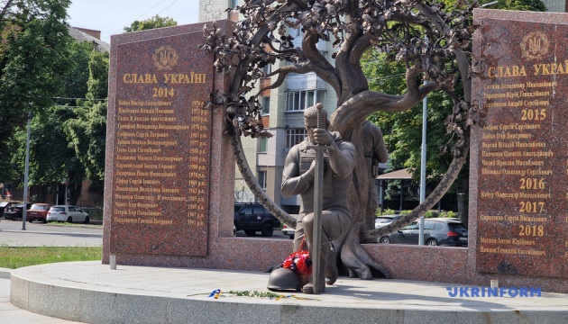 У Черкасах вшанували пам’ять загиблих і закатованих у російському полоні У Черкасах вшанували пам’ять загиблих і закатованих у російському полоні