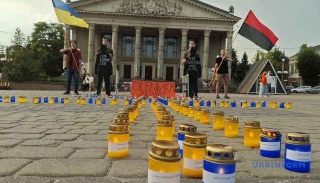У Тернополі відбулася акція-нагадування до третіх роковин теракту в Оленівці У Тернополі відбулася акція-нагадування до третіх роковин теракту в Оленівці