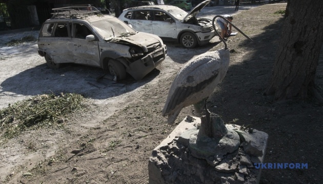Внаслідок удару РФ по Кам’янському троє загиблих: пошкоджені лікарні, школи, садочок та майже 50 будинків Внаслідок удару РФ по Кам’янському троє загиблих: пошкоджені лікарні, школи, садочок та майже 50 будинків