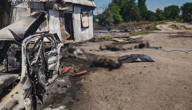 П'ятеро загиблих, троє поранених: росіяни у Новоплатонівці вдарили по людях, які прийшли за гумдопомогою П'ятеро загиблих, троє поранених: росіяни у Новоплатонівці вдарили по людях, які прийшли за гумдопомогою