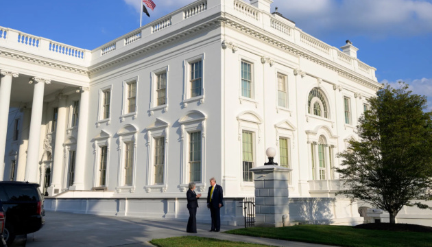 Білий дім спланував масові скорочення в держустановах під час «шатдауну» - CNN