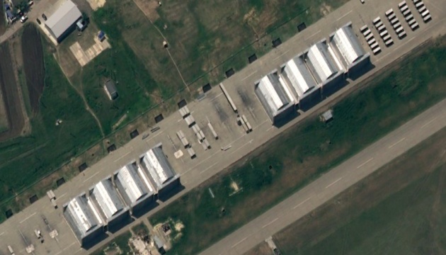 Росія будує укриття на аеродромах поблизу кордону з Україною - британська розвідка Росія будує укриття на аеродромах поблизу кордону з Україною - британська розвідка