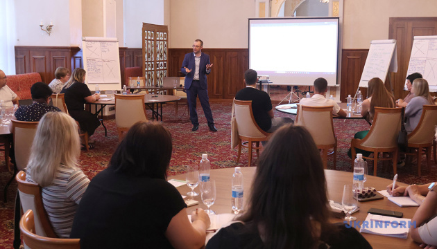 Понад 20 фахівців із супроводу ветеранів отримали сертифікати державного зразка Понад 20 фахівців із супроводу ветеранів отримали сертифікати державного зразка