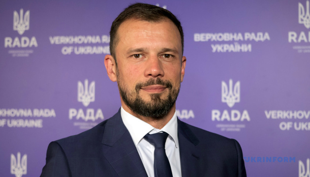 До шкіл ще не надійшла майже половина підручників - депутат