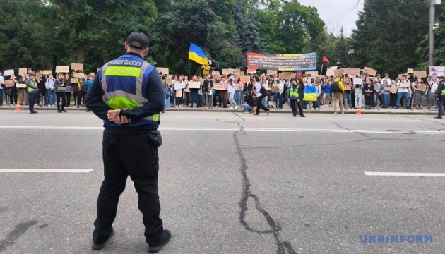 Під Радою почалась акція протесту за повернення незалежності НАБУ і САП