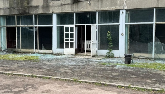 У Києві через атаку РФ пошкоджені виробничі приміщення кіностудії імені Довженка