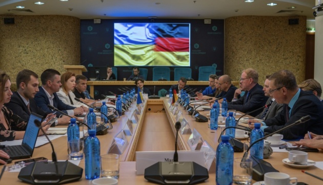 Україна представила німецькому бізнесу проєкти відновлення, які мають потенціал для інвестицій Україна представила німецькому бізнесу проєкти відновлення, які мають потенціал для інвестицій