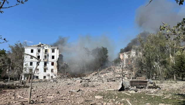 На вільній території Донеччини пошкоджені та зруйновані майже 42 тисячі житлових будинків На вільній території Донеччини пошкоджені та зруйновані майже 42 тисячі житлових будинків