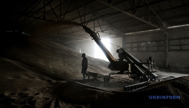 Українські аграрії вже зібрали майже 20 мільйонів тонн зерна