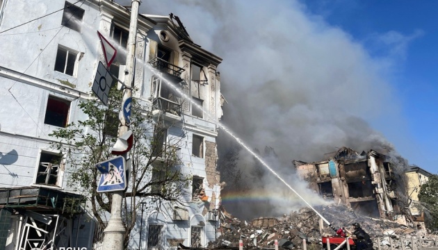 У Краматорську від удару РФ зруйнована багатоповерхівка, ще близько 10 - пошкоджені У Краматорську від удару РФ зруйнована багатоповерхівка, ще близько 10 - пошкоджені