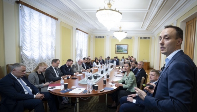 EU diplomats shown debris of Iskander-K missile that hit Kyiv apartment building
