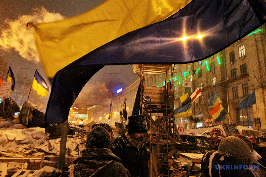 Люди біля барикад під час Революції гідності, Київ, 21 січня 2014 року. Фото Павла Багмута