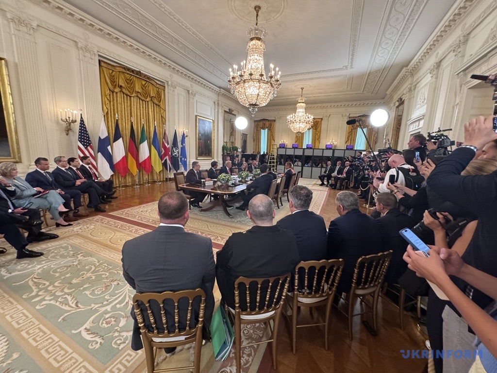 У Білому домі почалася розширена зустріч по Україні за участі європейських лідерів