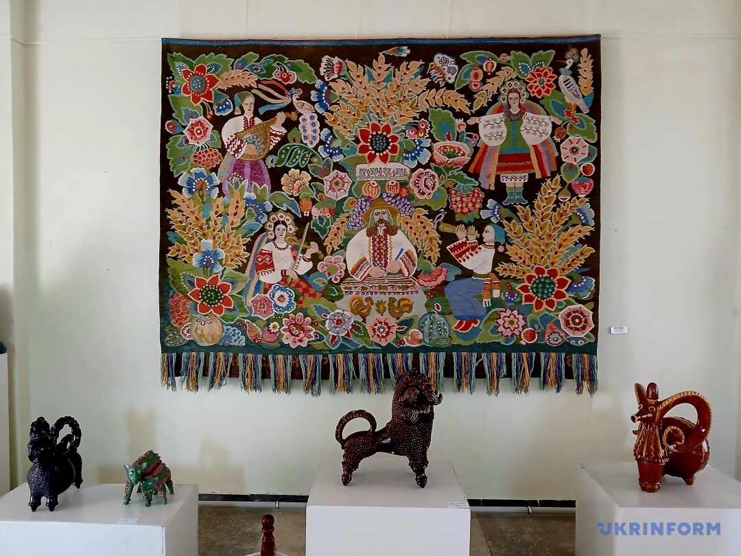 Зала декоративно-прикладного мистецтва