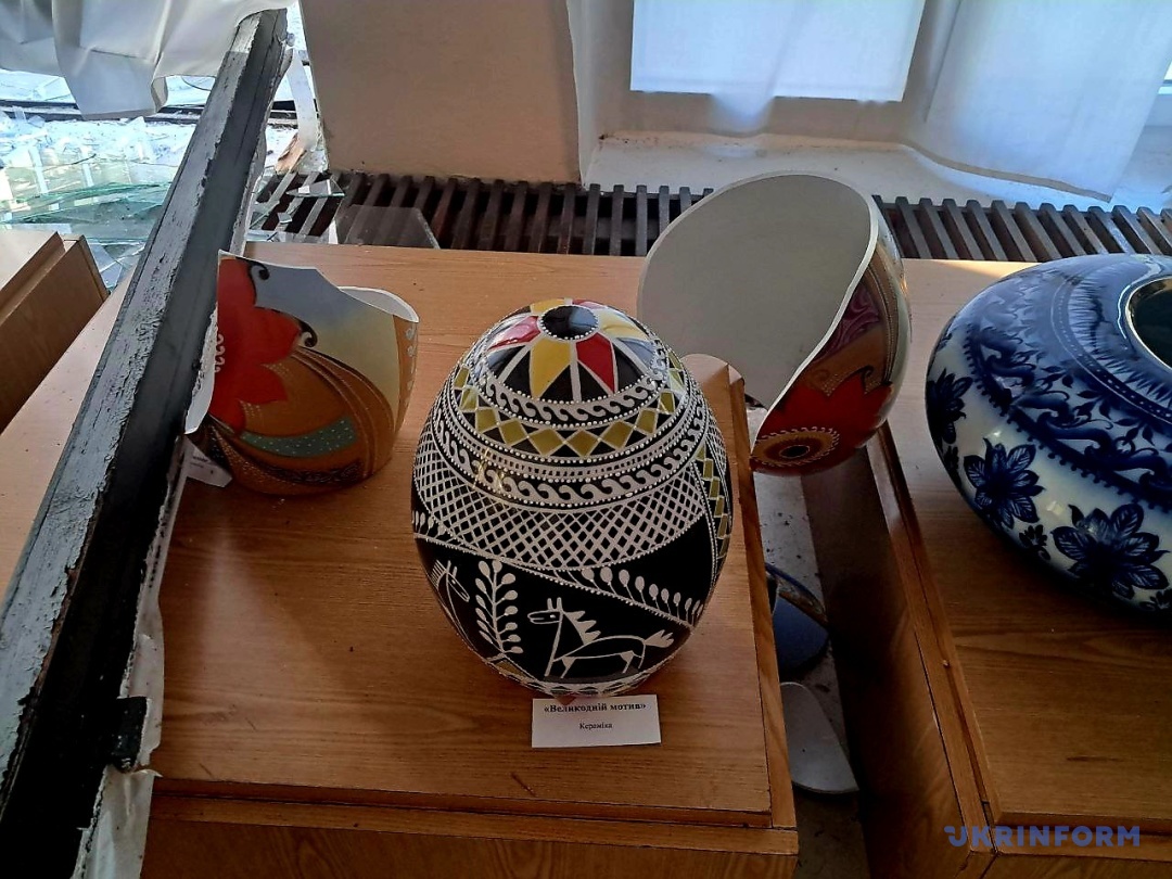 Розбита ваза з колекції Наталії Аксьоненко