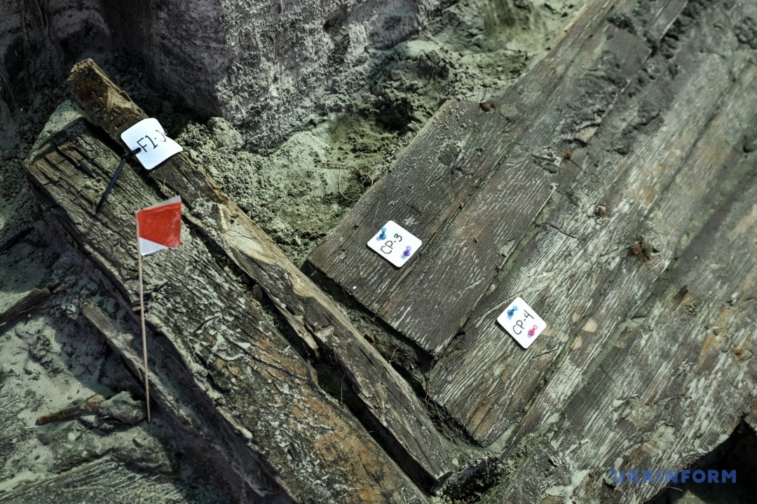 Фрагменти корабля